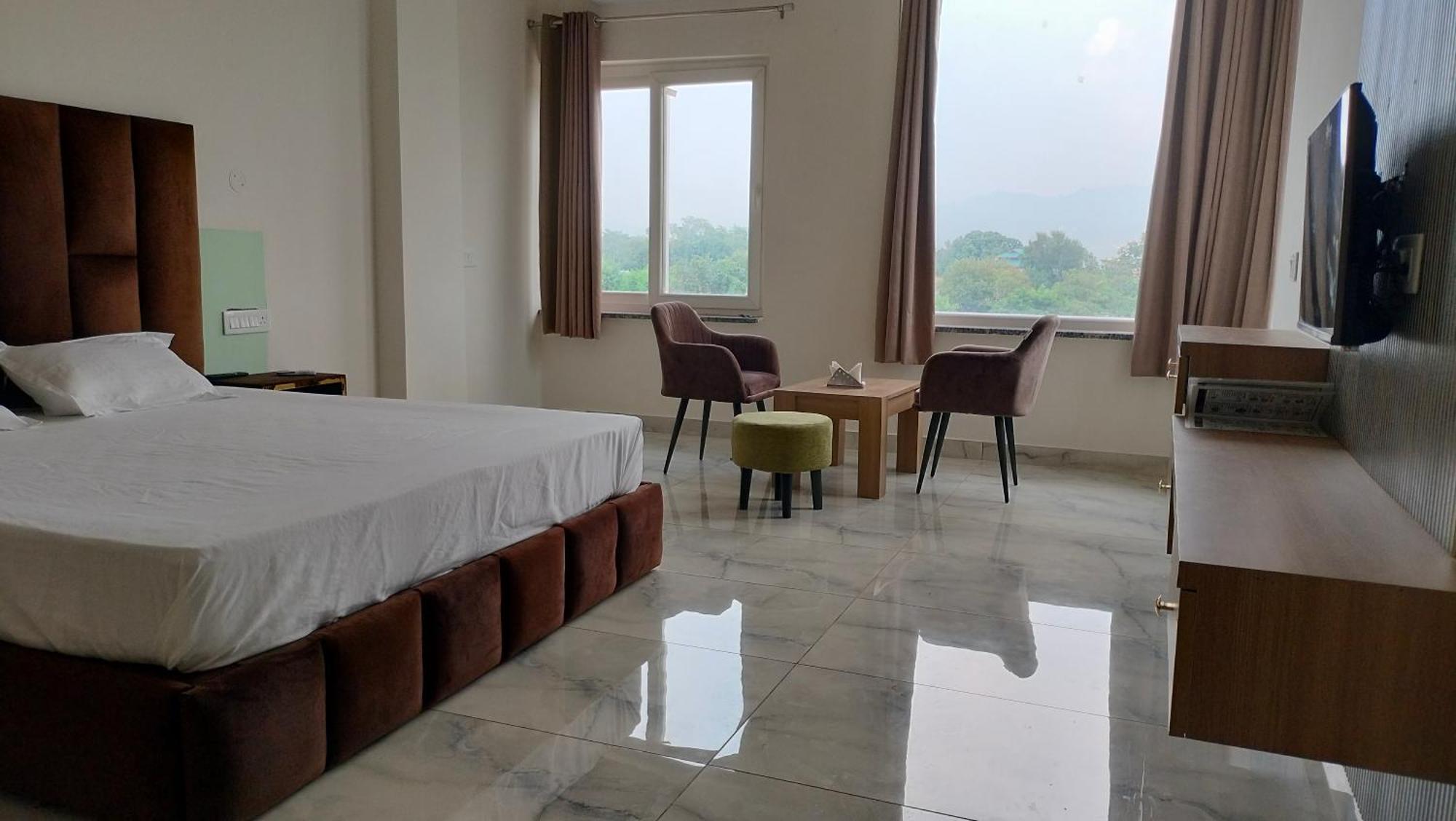 Govind Sagar View Hotel & Restaurant Bilaspur  Bagian luar foto